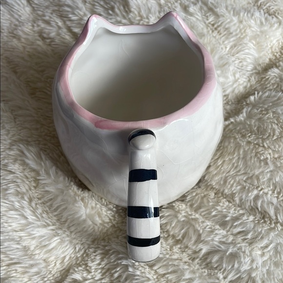 Charming Cat Mug with Pink Accents - Picture 3 of 8